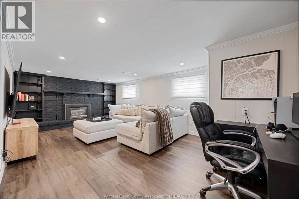 945 LAURIER