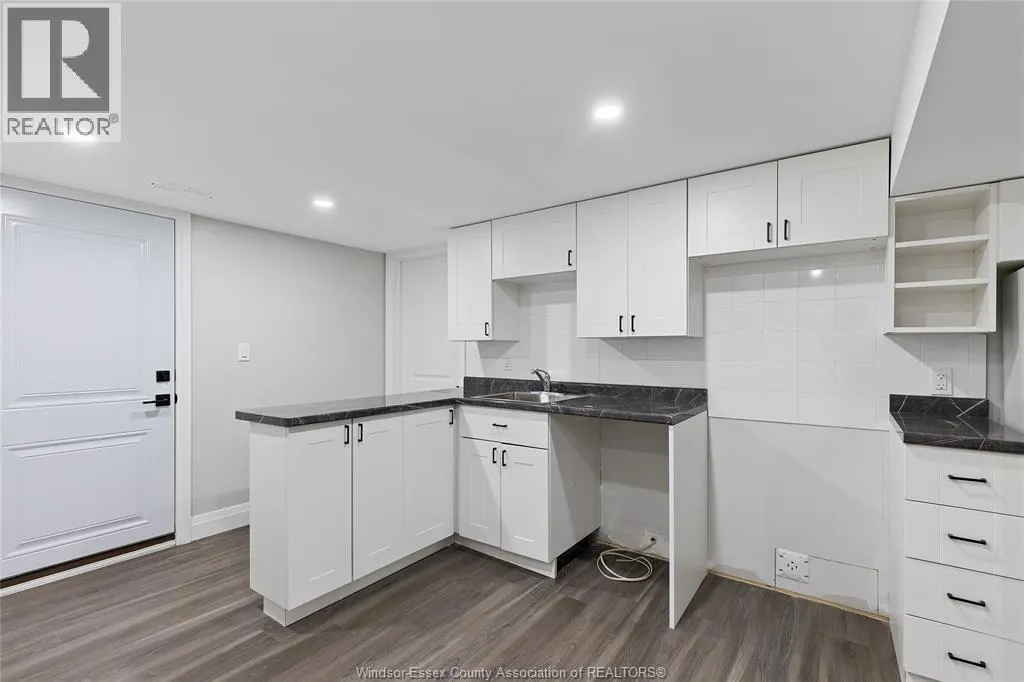35 VICTORIA STREET South Unit# LOWER