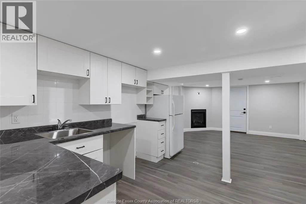 35 VICTORIA STREET South Unit# LOWER