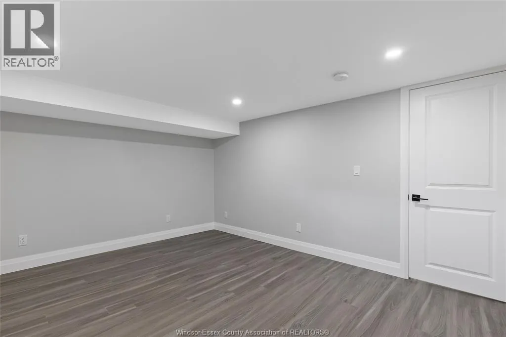 35 VICTORIA STREET South Unit# LOWER