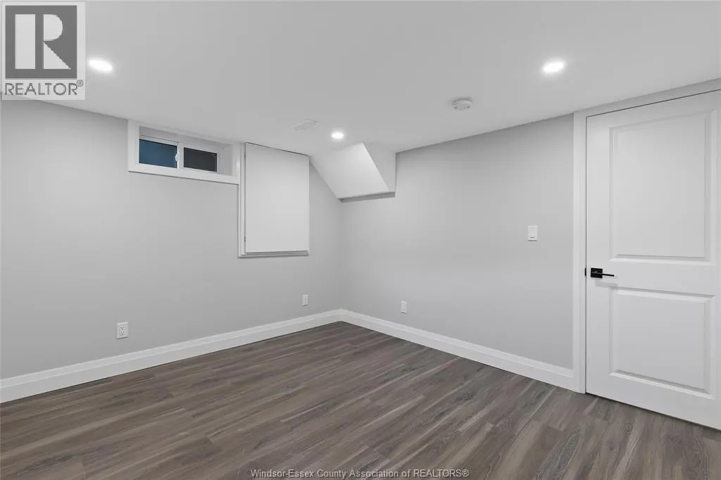 35 VICTORIA STREET South Unit# LOWER