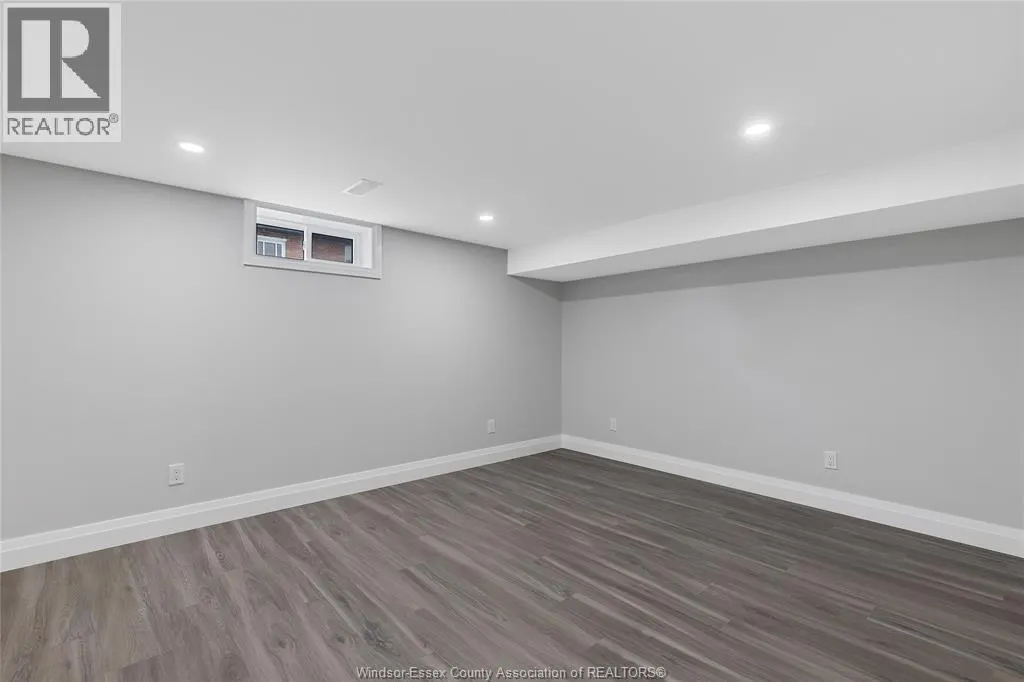 35 VICTORIA STREET South Unit# LOWER