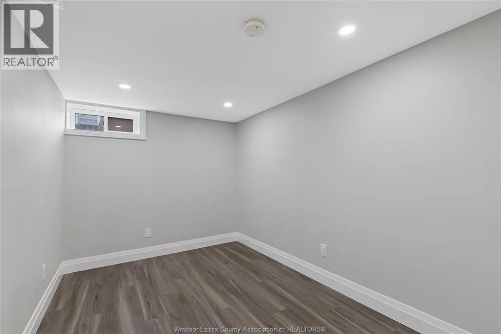 35 VICTORIA STREET South Unit# LOWER
