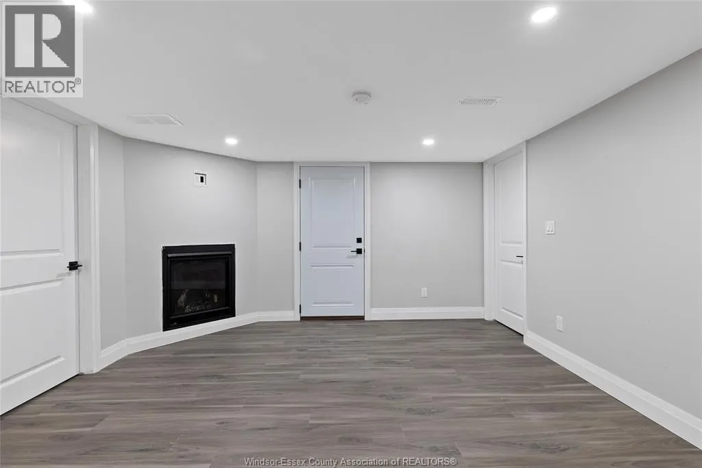 35 VICTORIA STREET South Unit# LOWER