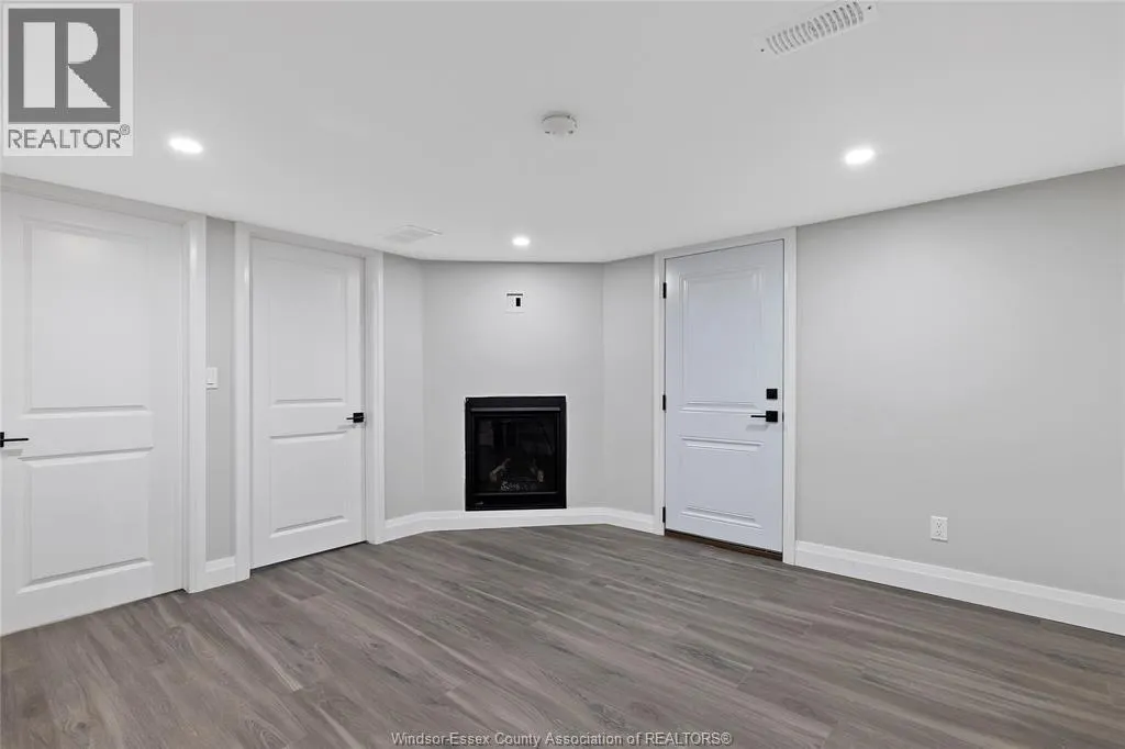 35 VICTORIA STREET South Unit# LOWER