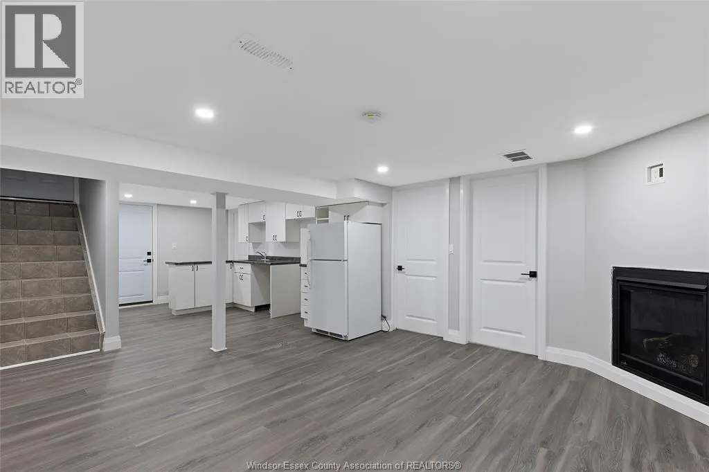 35 VICTORIA STREET South Unit# LOWER