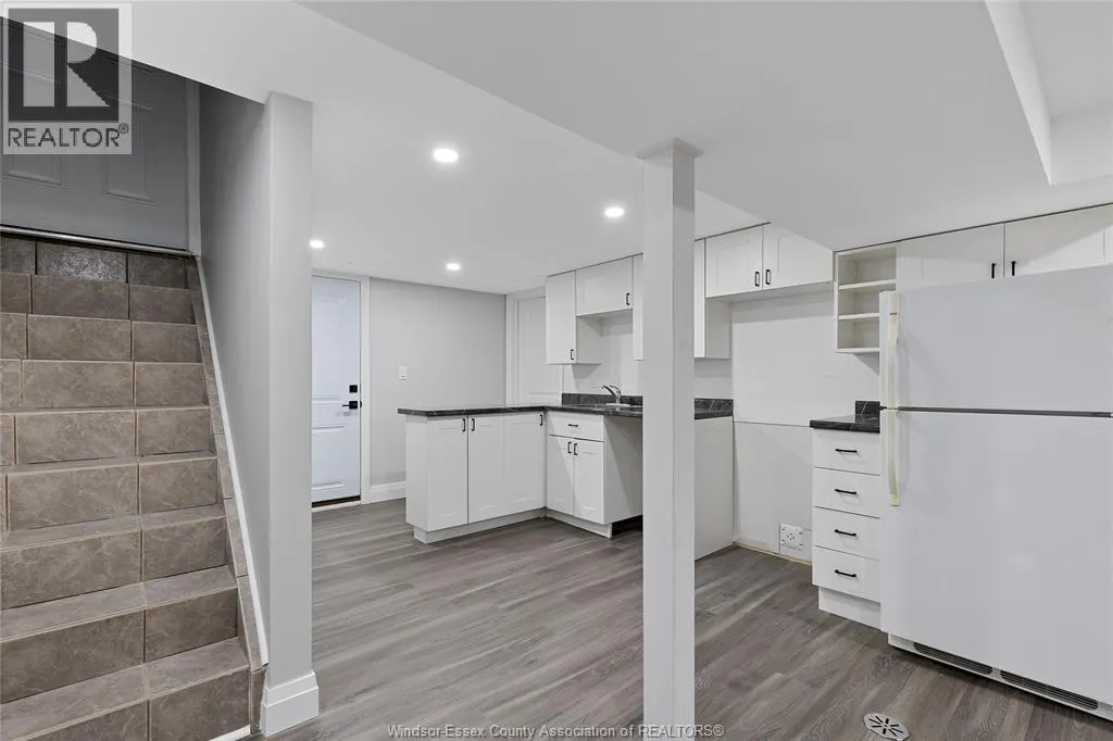 35 VICTORIA STREET South Unit# LOWER
