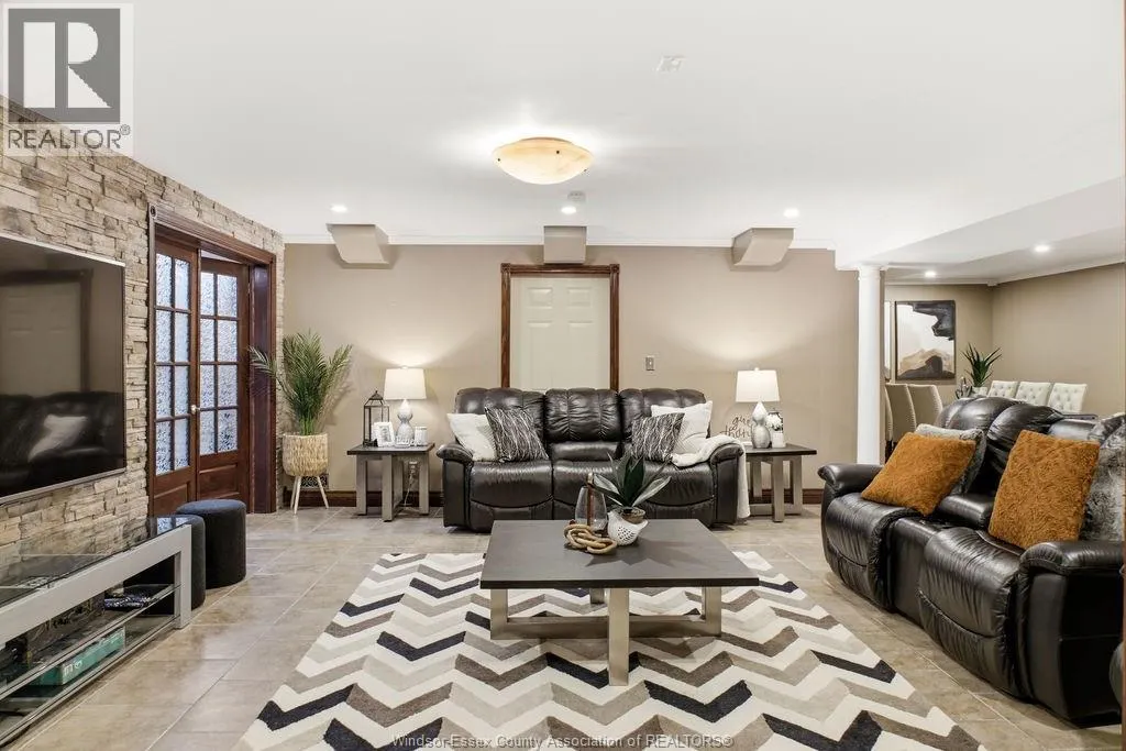 205 CLUBVIEW DRIVE