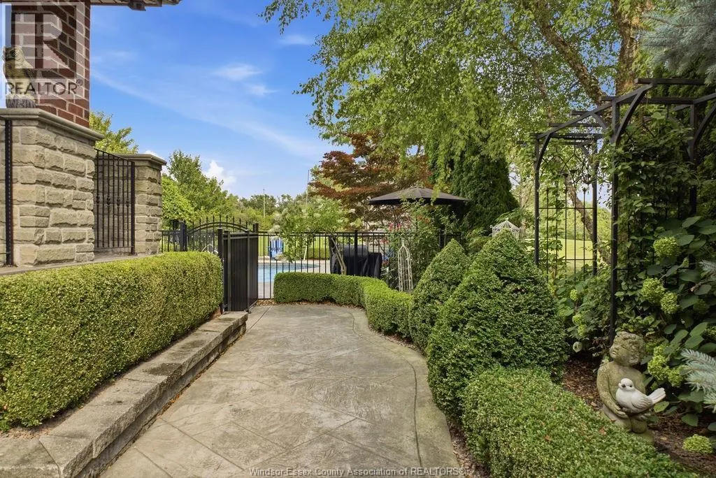 205 CLUBVIEW DRIVE