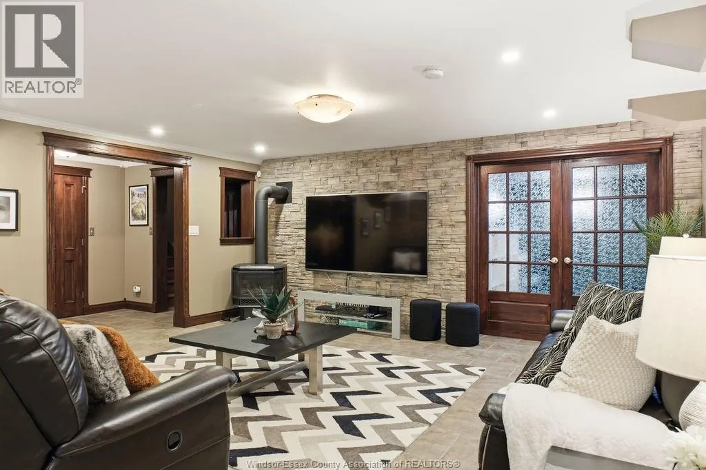 205 CLUBVIEW DRIVE