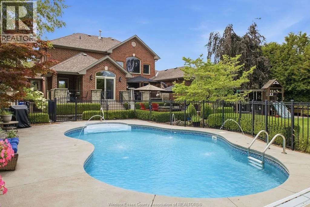 205 CLUBVIEW DRIVE