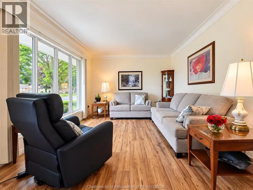 84 Holland AVENUE