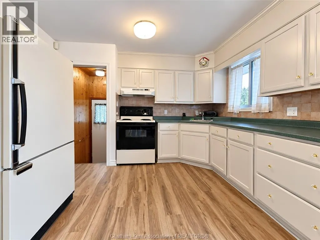 84 Holland AVENUE