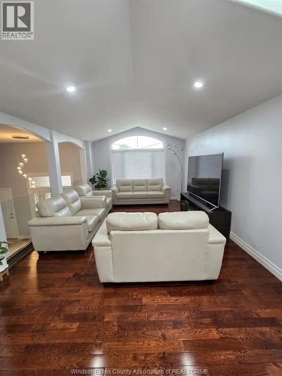 1358 COLONIAL CROSSING