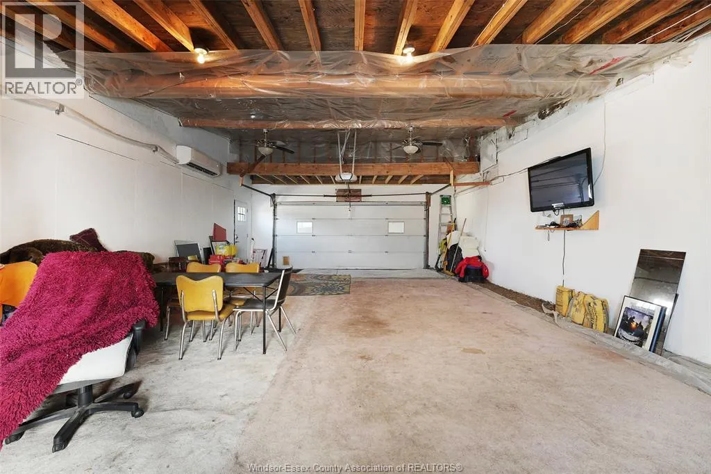 8865 HOWARD AVENUE