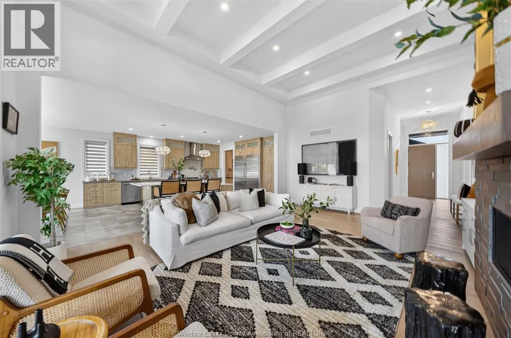 212 RAFIH CRESCENT