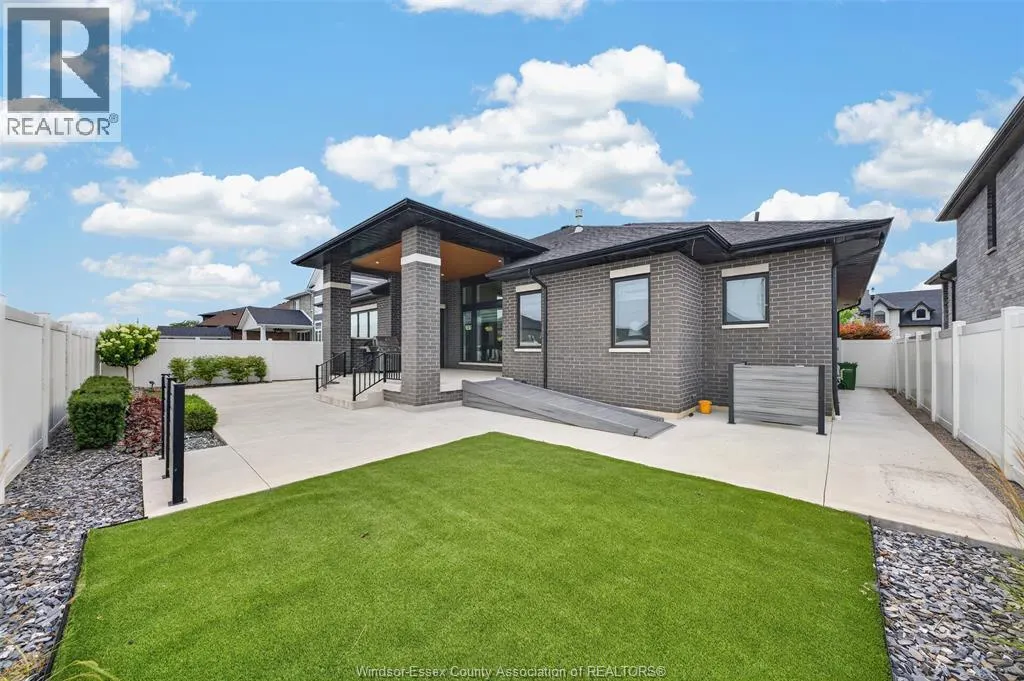 212 RAFIH CRESCENT