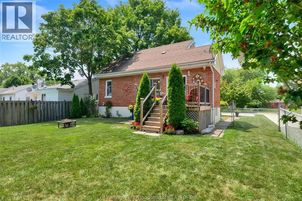 94 Dundas STREET