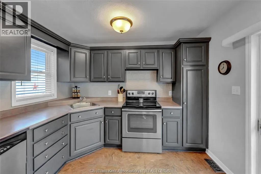94 Dundas STREET