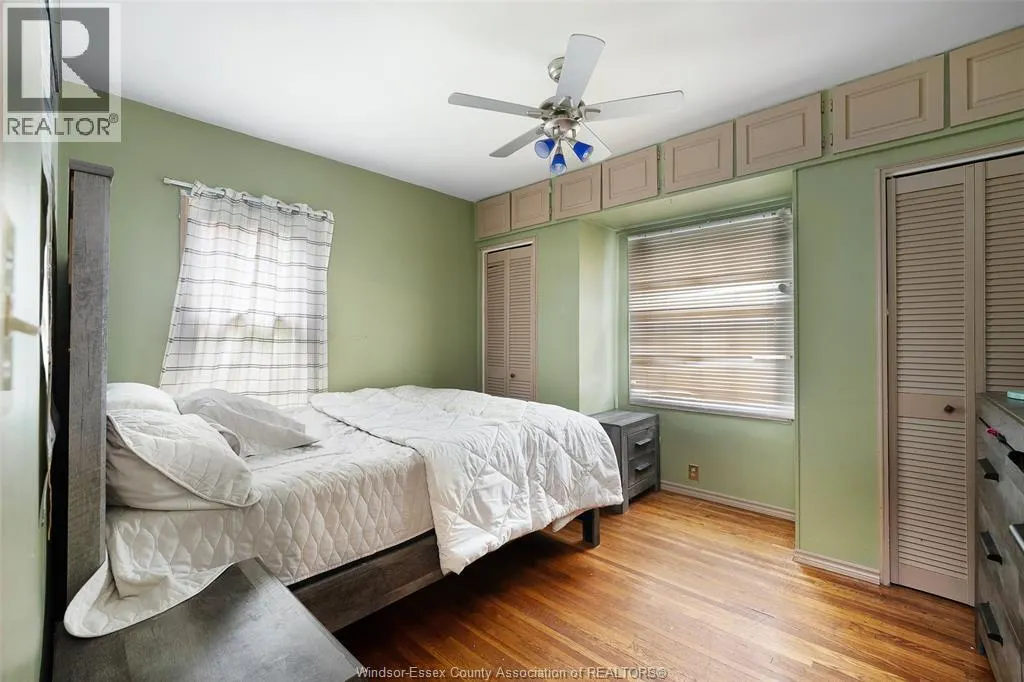 7275 WYANDOTTE