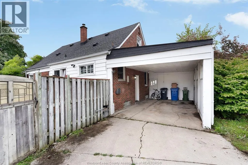 7275 WYANDOTTE