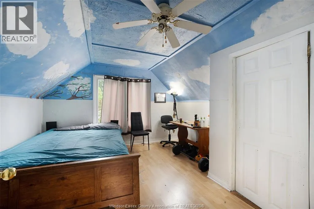 7275 WYANDOTTE