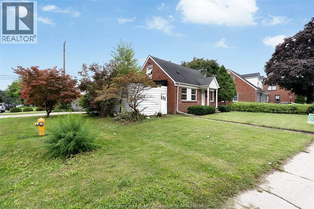 7275 WYANDOTTE