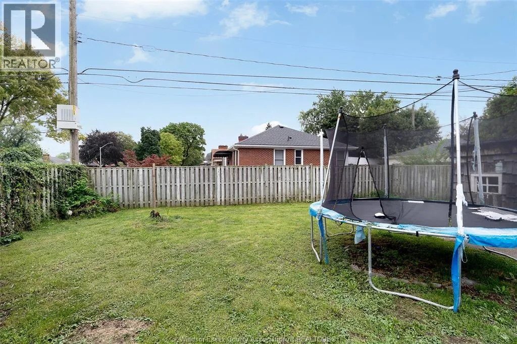 7275 WYANDOTTE