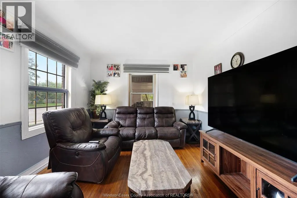 7275 WYANDOTTE