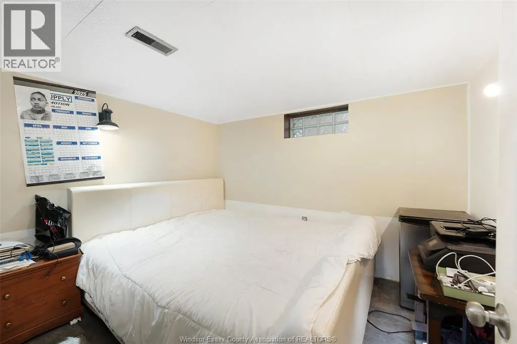 7275 WYANDOTTE