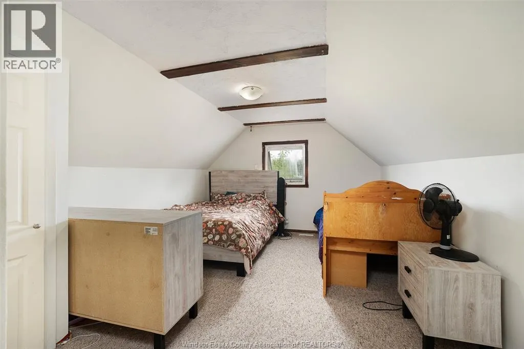 7275 WYANDOTTE
