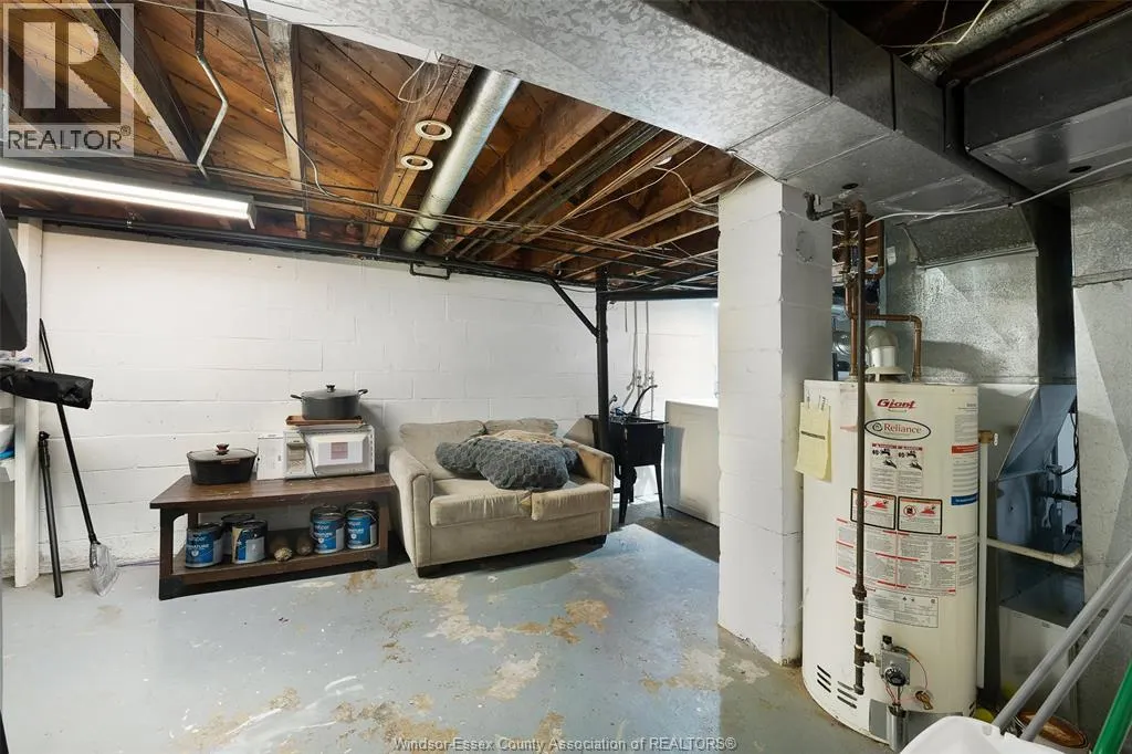 7275 WYANDOTTE