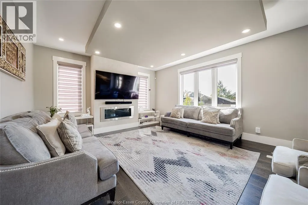 1140 REGENCY CRESCENT