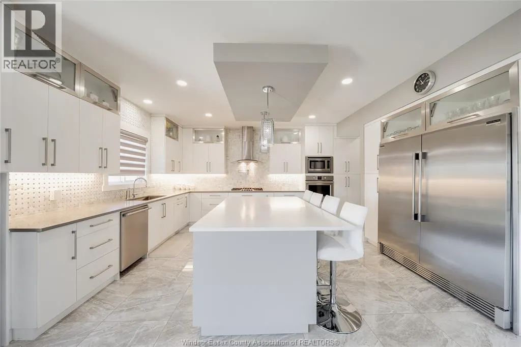 1140 REGENCY CRESCENT