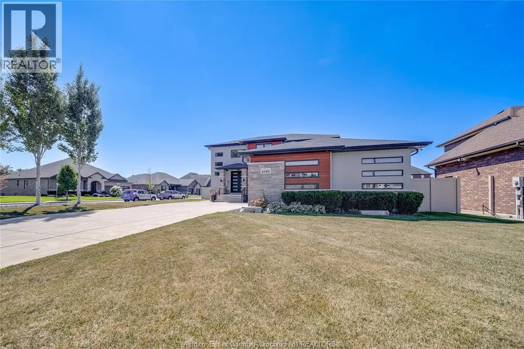 1140 REGENCY CRESCENT