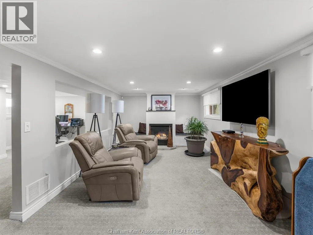 4113 Roseland DRIVE East