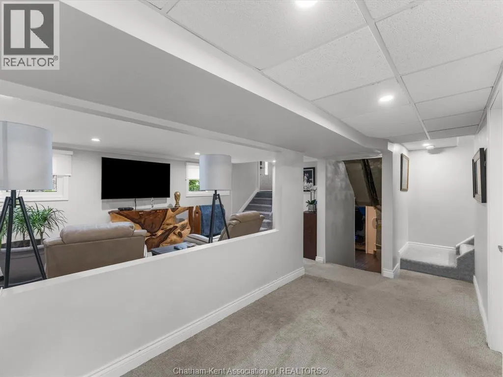 4113 Roseland DRIVE East