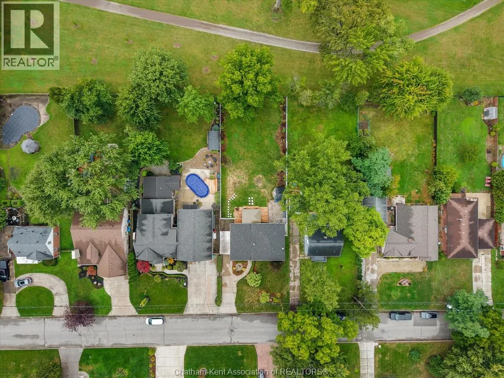 4113 Roseland DRIVE East