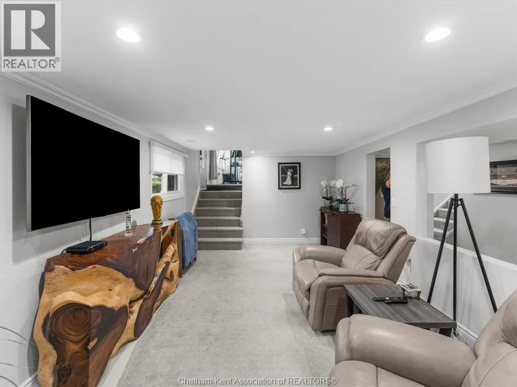 4113 Roseland DRIVE East