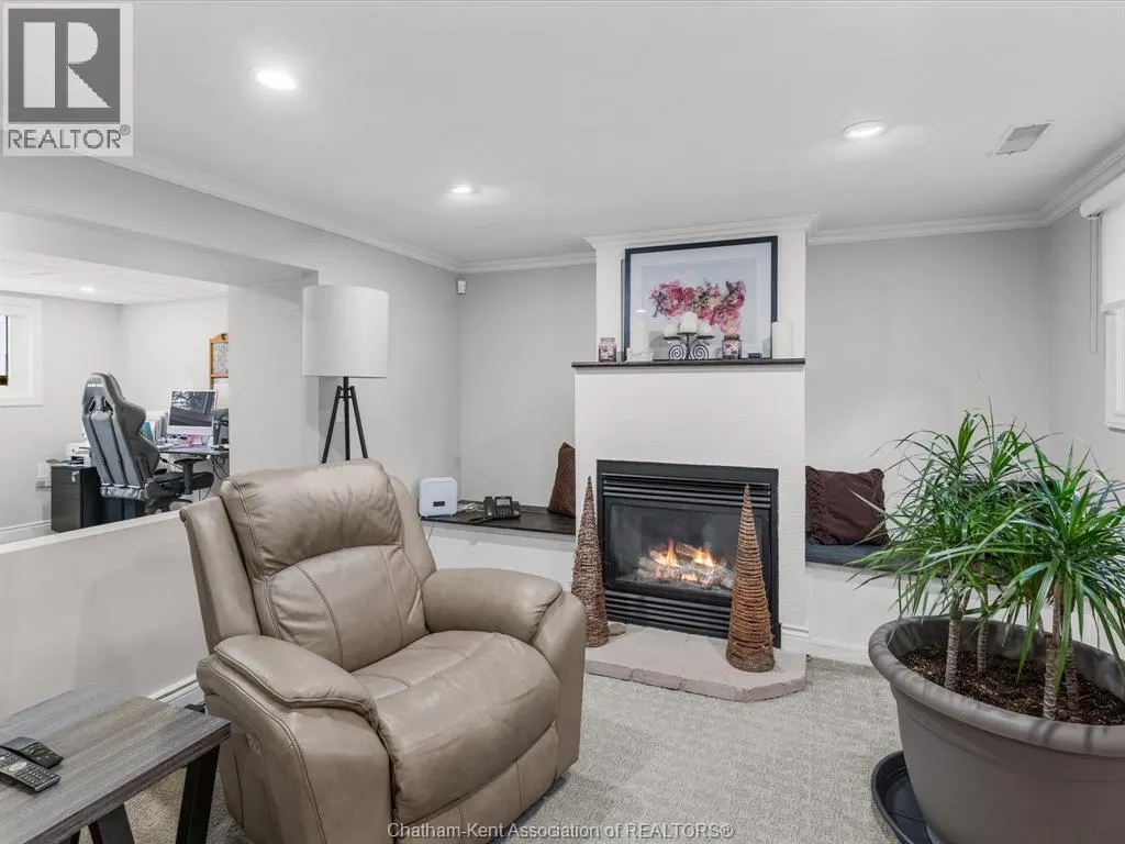 4113 Roseland DRIVE East