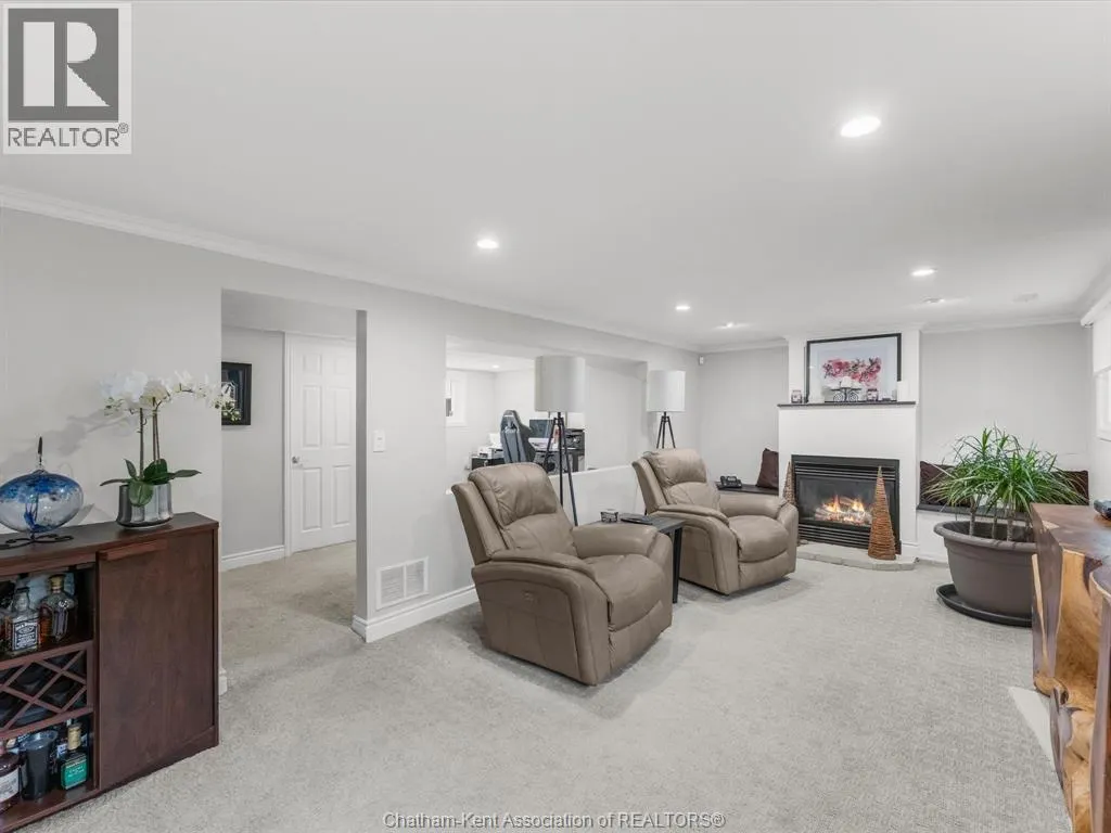 4113 Roseland DRIVE East