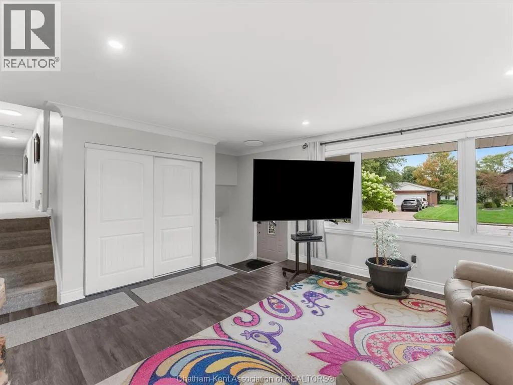 4113 Roseland DRIVE East