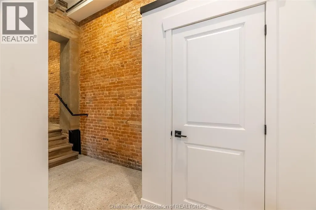 164 King STREET West Unit# 201