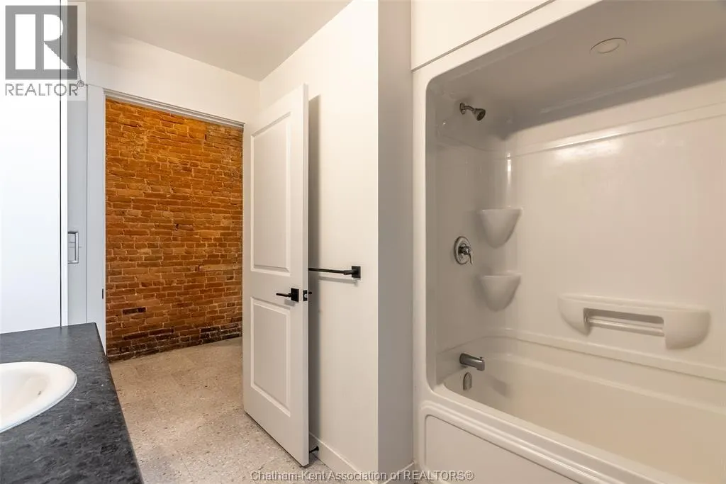 164 King STREET West Unit# 201