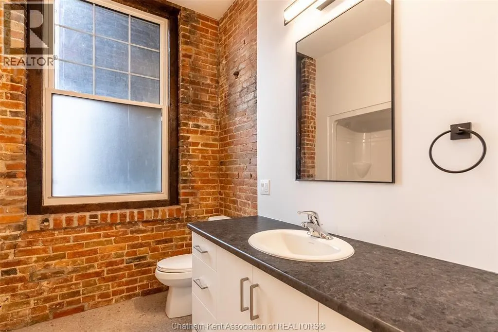 164 King STREET West Unit# 201