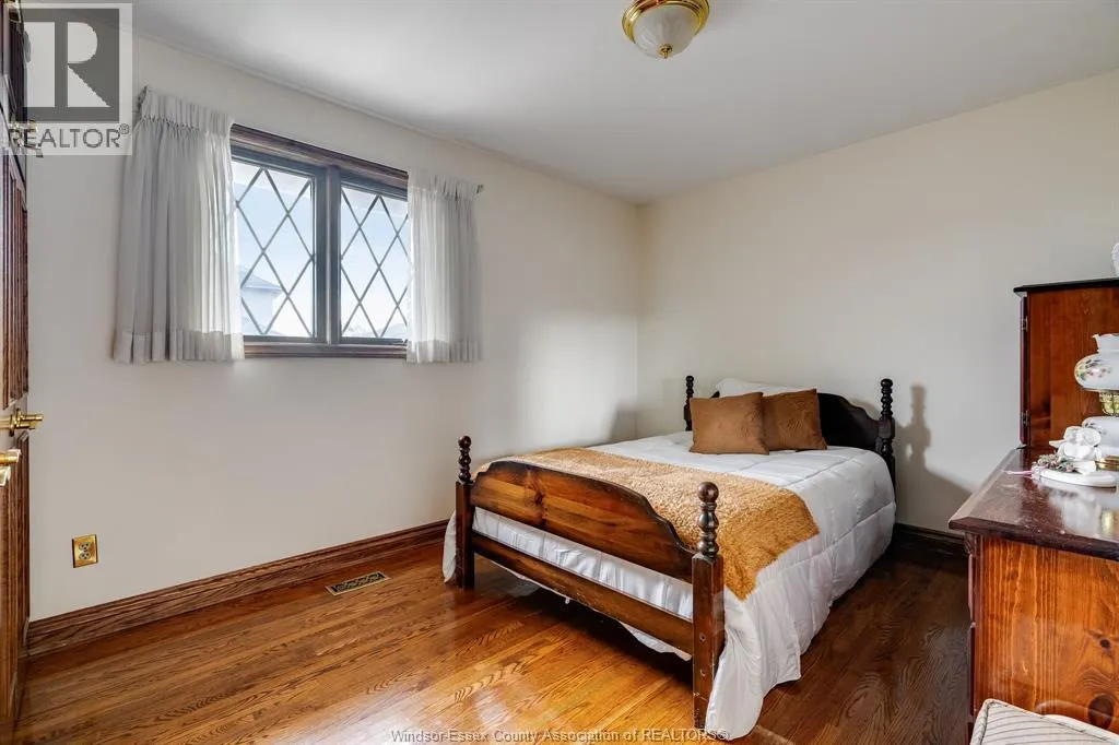 5 Lucy CRESCENT