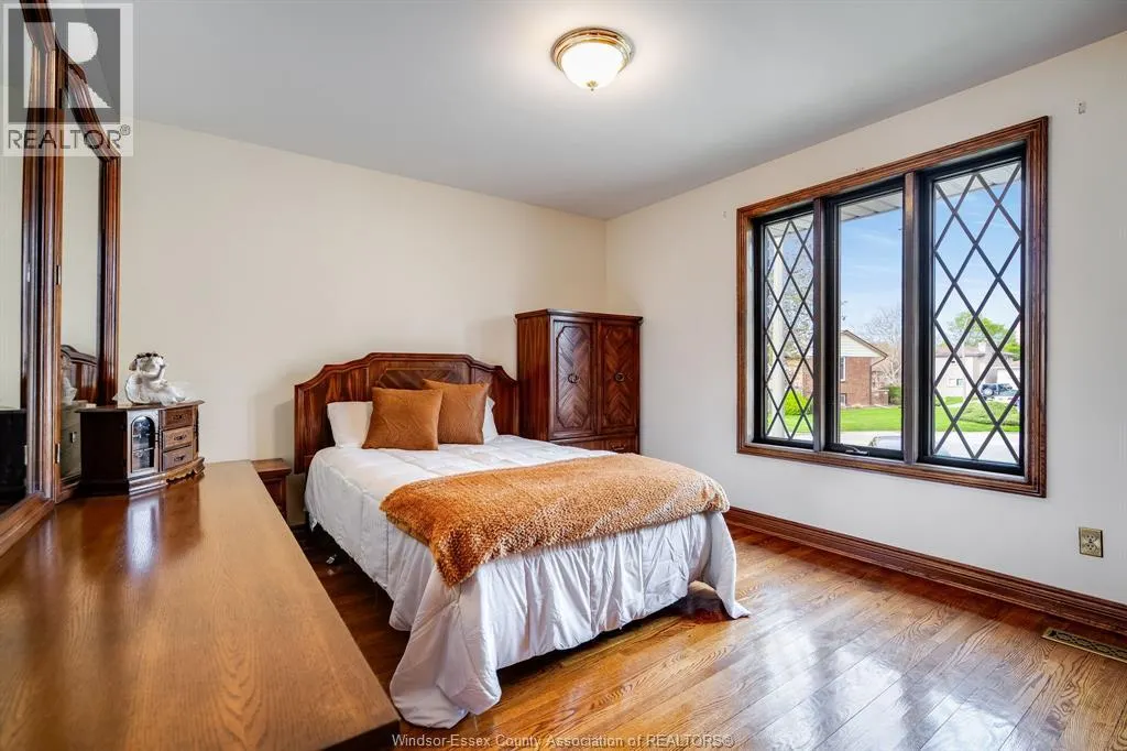 5 Lucy CRESCENT