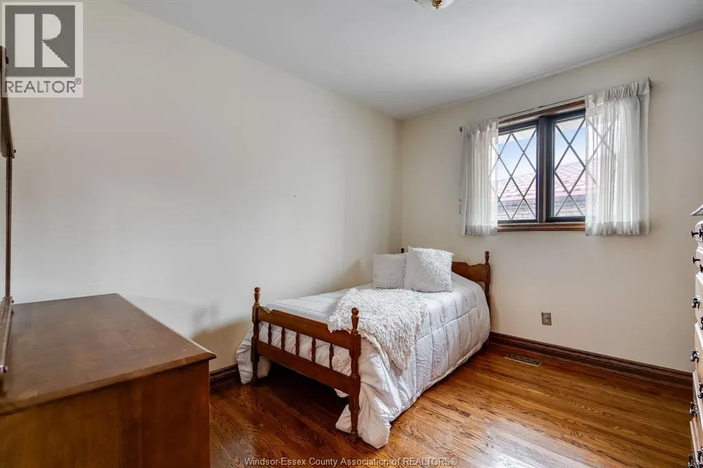 5 Lucy CRESCENT