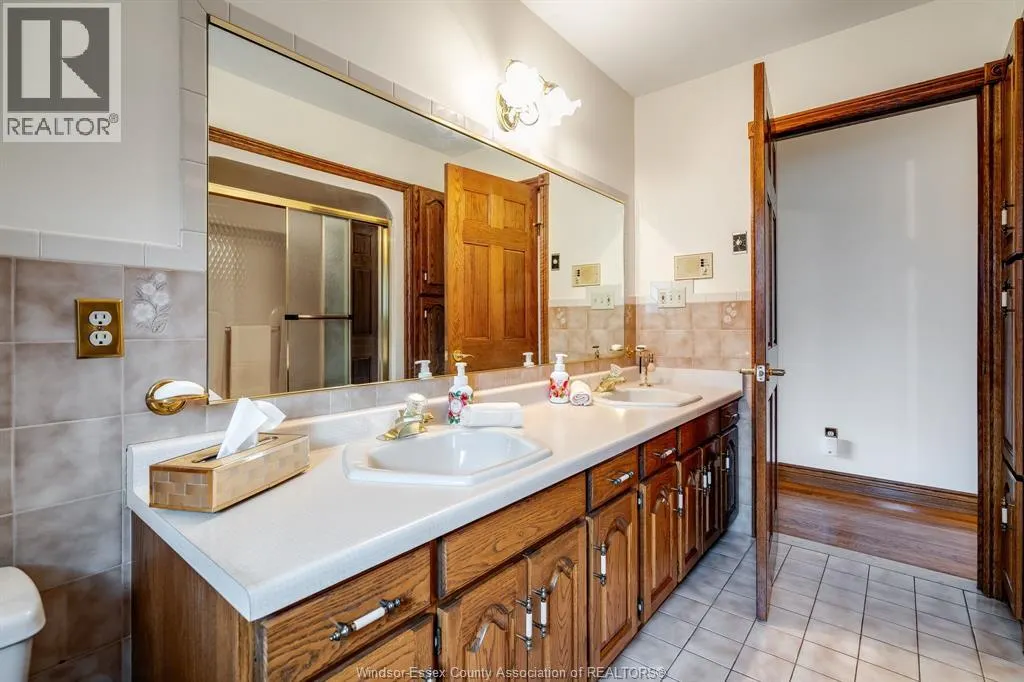 5 Lucy CRESCENT
