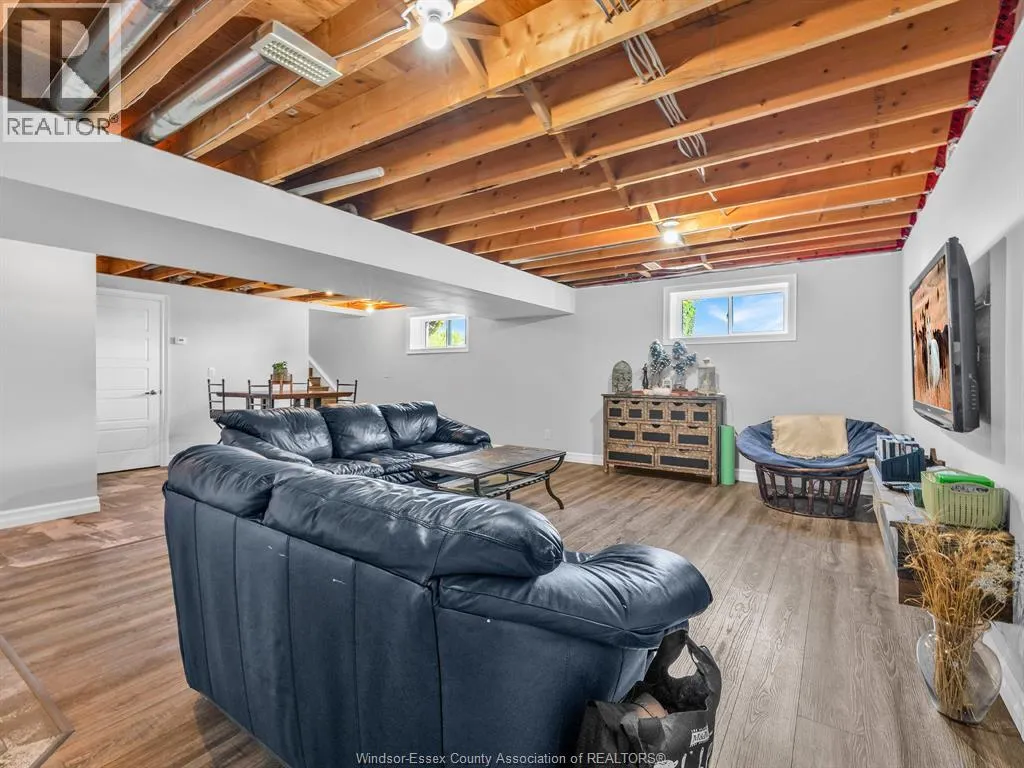 374 INMAN Sideroad